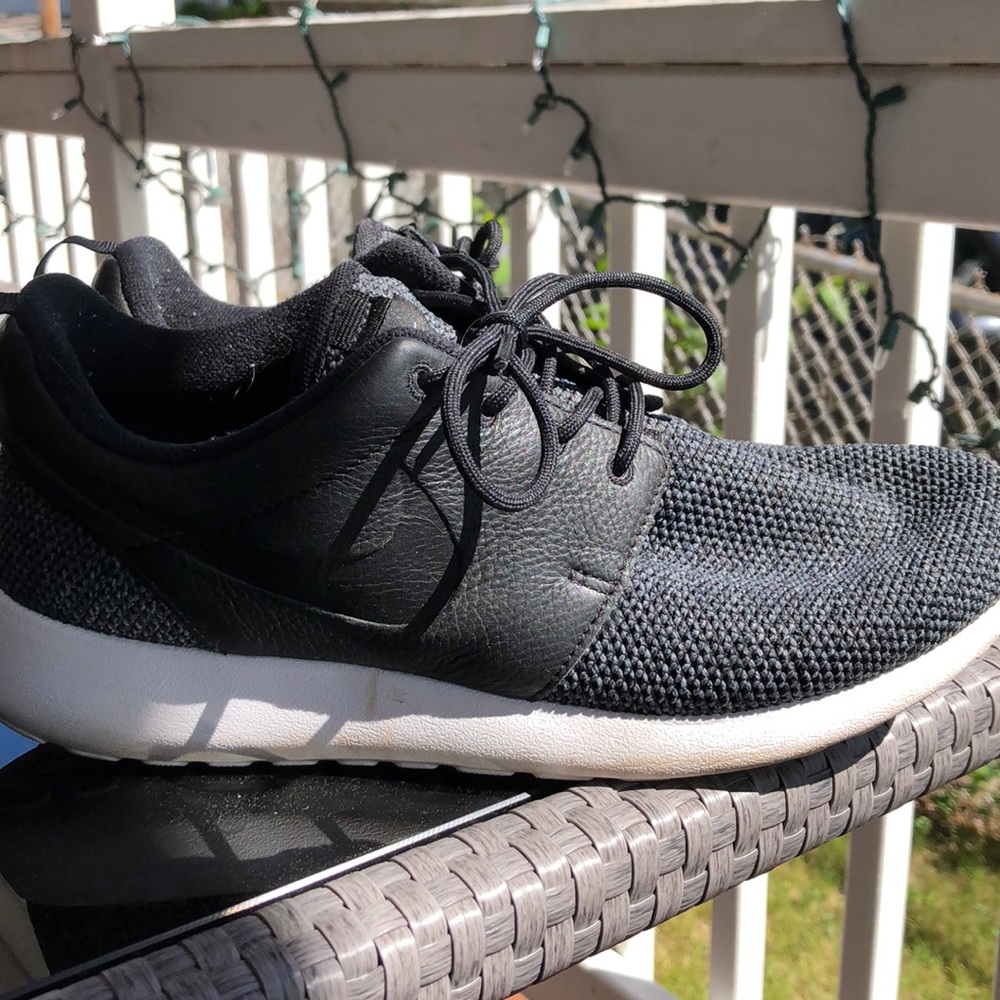Black nike sneakers